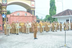 Pemimpin Apel Mingguan, Asisten Ekobang Pemkab Lamteng Ajak ASN Wujudkan Asta Cita Presiden Prabowo 