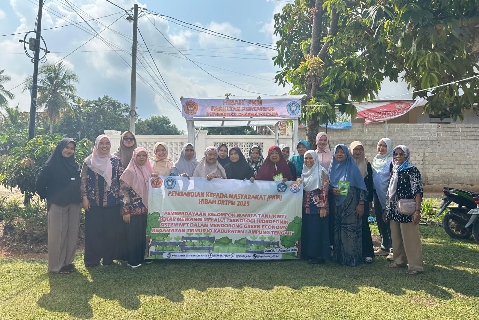 Pemberdayaan Kelompok Wanita Tani (KWT) Sekar Mewangi melalui Teknologi Hidroponik Sistem NFT dalam Mendorong Green Economy Kecamatan Trimurjo Kabupaten Lampung Tengah