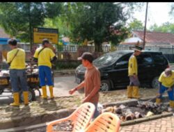 Staf DLH Lamteng Kompak Laksanakan Arahan Kadis Lewat Jumat Bersih