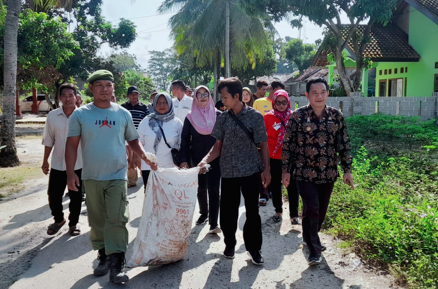 Kelurahan Gunung Sugih Raya Dukung Program Lampung Tengah Bersih dan Aman