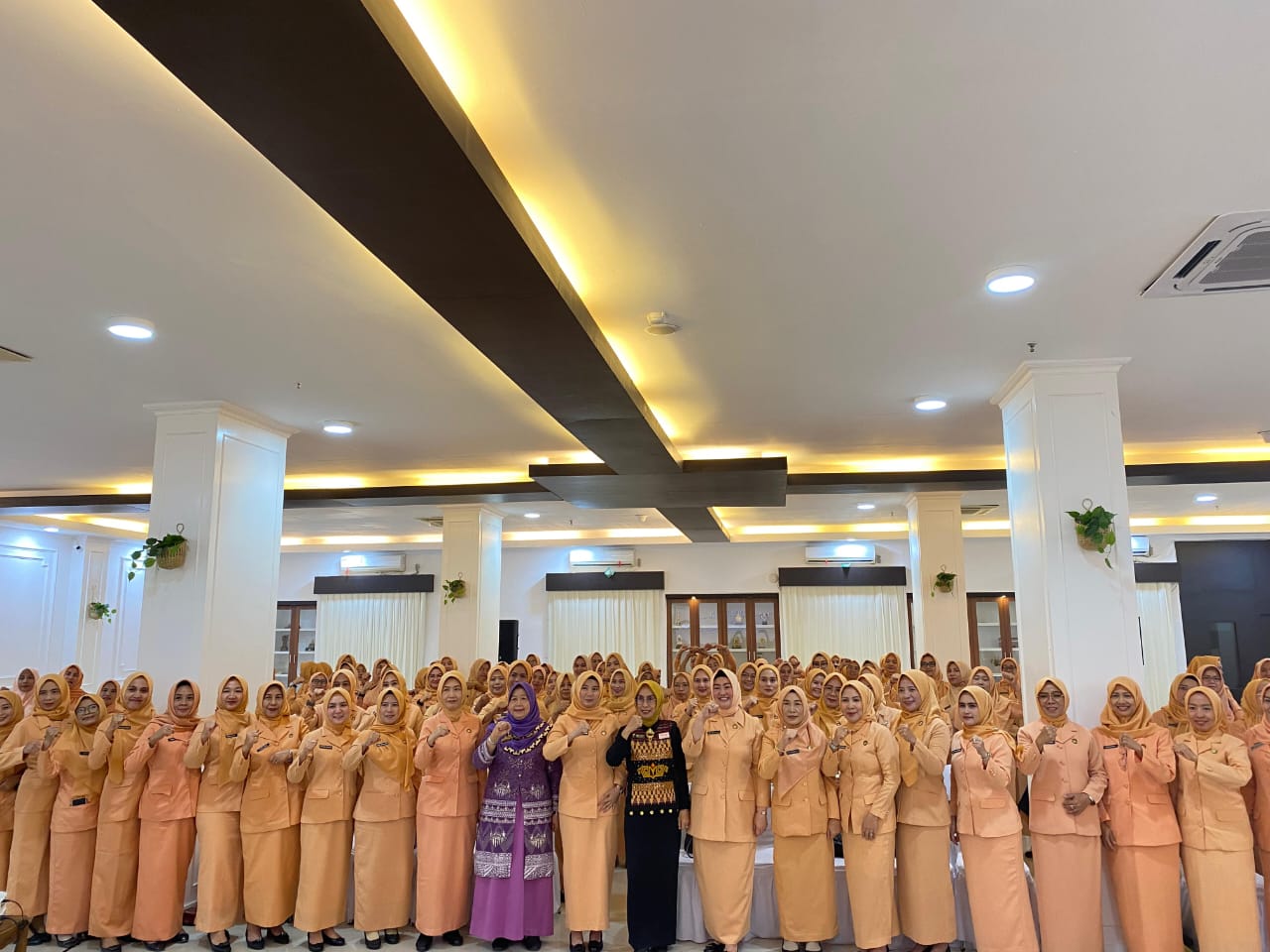 Penasehat DWP Pesawaran Buka Sosialisasi Organisasi Mighrul Lappung Bersatu