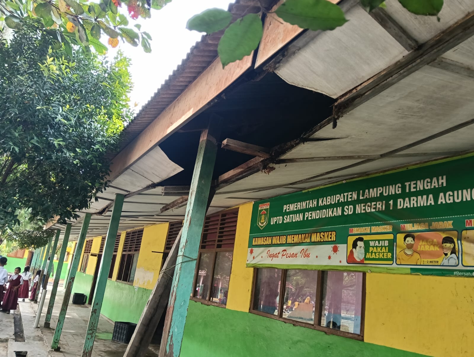 Miris! SDN 1 Darma Agung Rusak Parah, Terima BOS Rp216 Juta Diduga Terindikasi Mark-Up Anggaran