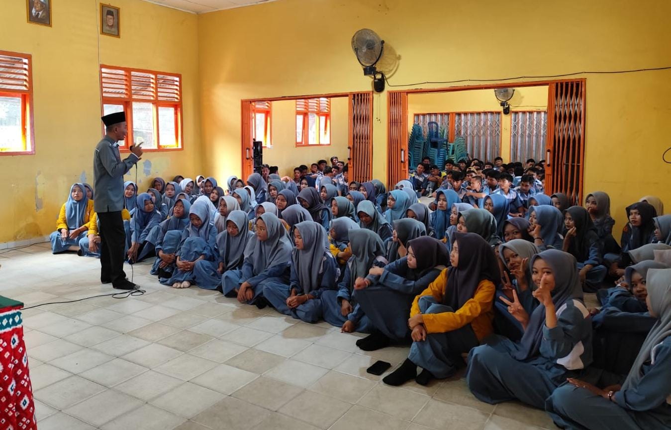 Majelis Hukum dan HAM Muhammadiyah Lamteng Sosialisasi Hukum di SMK Muhammadiyah Seputih Raman
