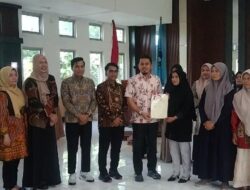 Ratusan Warga Terima Sertifikat Tanah dari BPN Sumbar