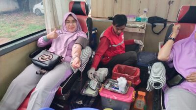 Warga Antusias Ikuti Senam Sehat dan Donor Darah yang Digelar Kecamatan Way Pengubuan