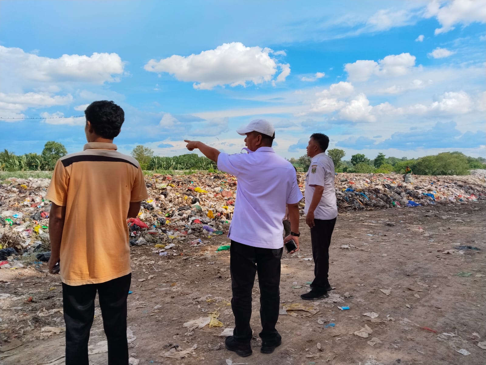 Kadis DLH Lampung Tengah Sidak ke TPA Bandar Jaya, Pastikan Perbaikan Berjalan Baik