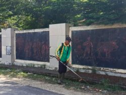 DLH Lampung Tengah Gelar Jumat Bersih di TMP Padang Ratu, Sambut Hari Pahlawan dengan Aksi Nyata