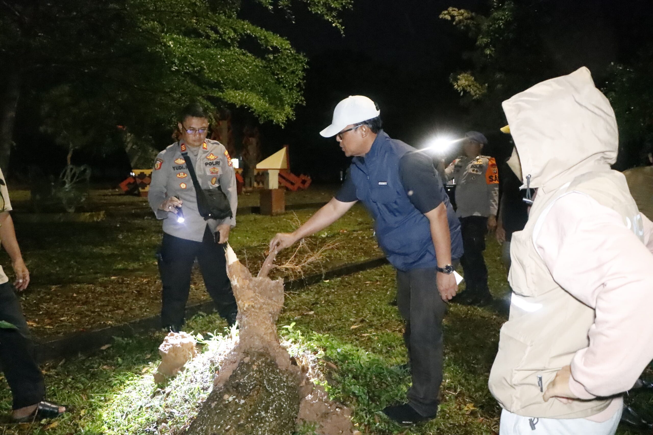 Bupati Ardito Tinjau Lokasi Puting Beliung di Gunung Sugih, Pastikan Penanganan Cepat bagi Warga Terdampak