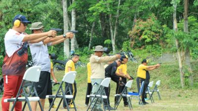 Kapolres Tulang Bawang Barat Gelar Pelatihan Menembak dalam Rangka Lakatpuan Personil di Lapangan Tembak Polres