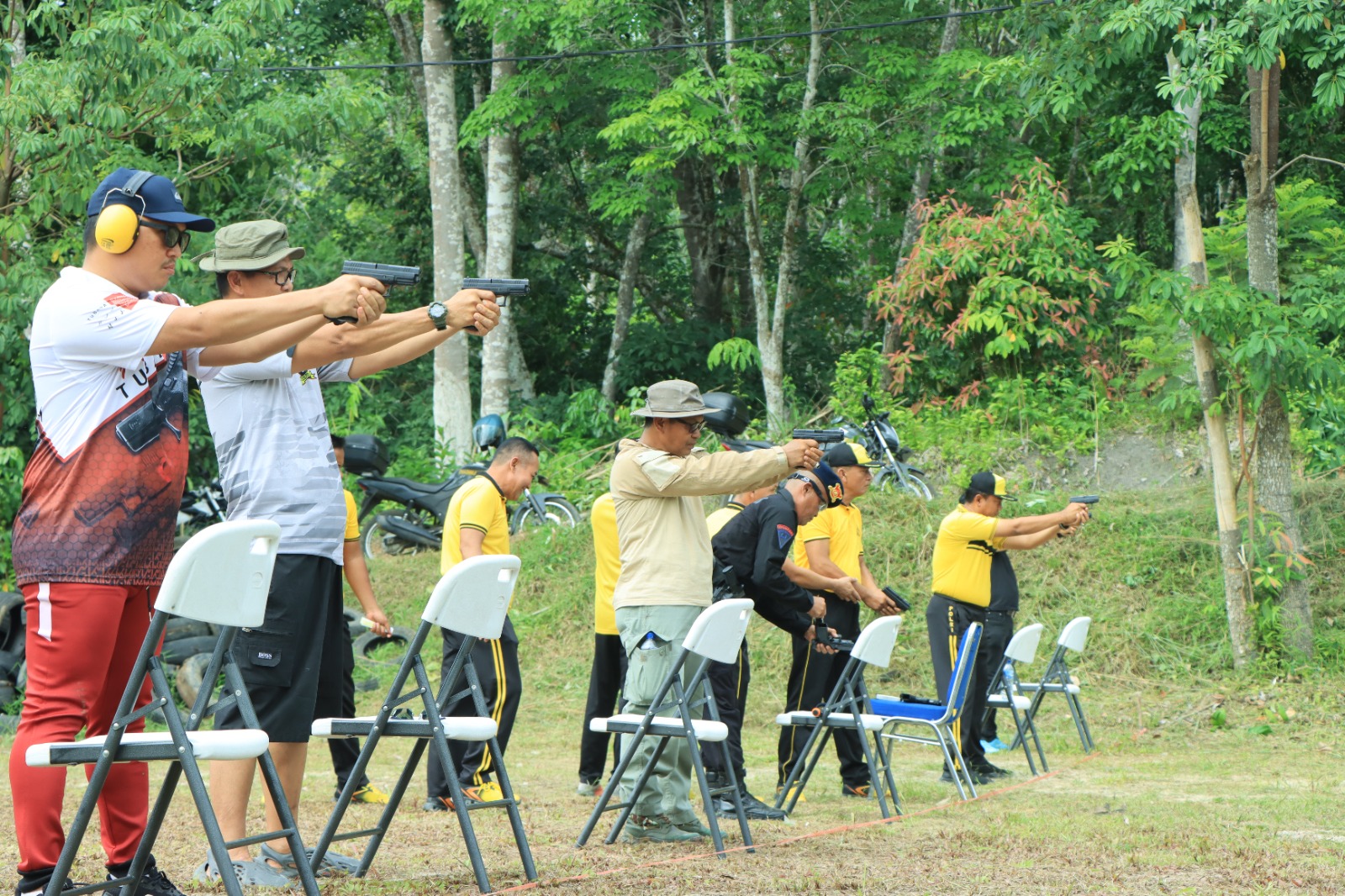 Kapolres Tulang Bawang Barat Gelar Pelatihan Menembak dalam Rangka Lakatpuan Personil di Lapangan Tembak Polres