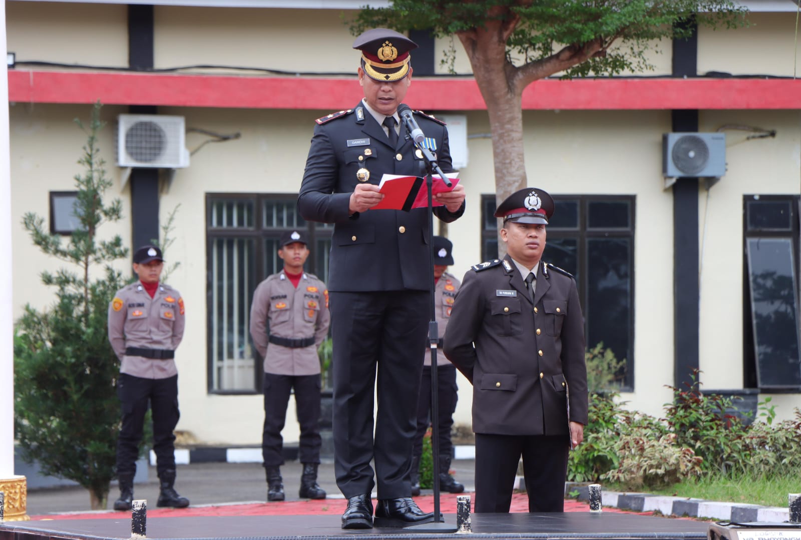 Polres Pesawaran Gelar Upacara Hari Pahlawan 2025: “Pahlawanku Teladanku, Terus Bergerak Melanjutkan Perjuangan
