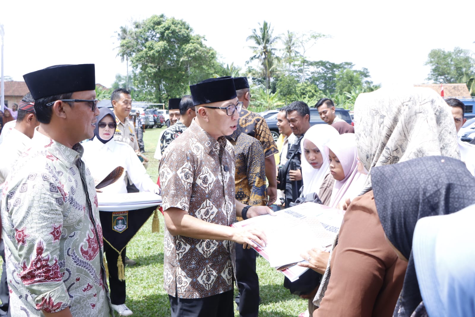 Bupati Ardito Dampingi Gubernur Lampung pada Wisuda Akbar Graduasi Mandiri KPM PKH dan HUT ke-4 Pasar PKH Terbanggi Besar