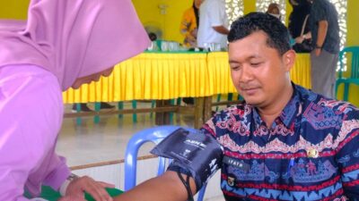 Lurah Bandar Jaya Timur Gelar Pembagian Insentif dan Pemeriksaan Kesehatan Gratis untuk Pamong