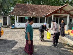 Jumat Berkah, Polsek Lambu Kibang Bagikan Nasi Kotak kepada Santri Ponpes Daarul Ulum 3