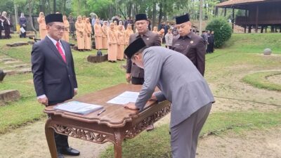 Bupati Tubaba Lantik Puluhan Pejabat, Iwan Mursalin Resmi Menjadi Sekda