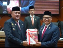 Ketua DPRD Sastra Winara dan Bupati Bogor Rudy Susmanto Rapat Paripurna DPRD Kab, Bogor 