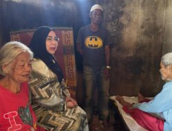 Ketua IIPG Lampung Tengah Yuniar Musa Ahmad Bantu Lansia Sakit di Terbanggi Besar