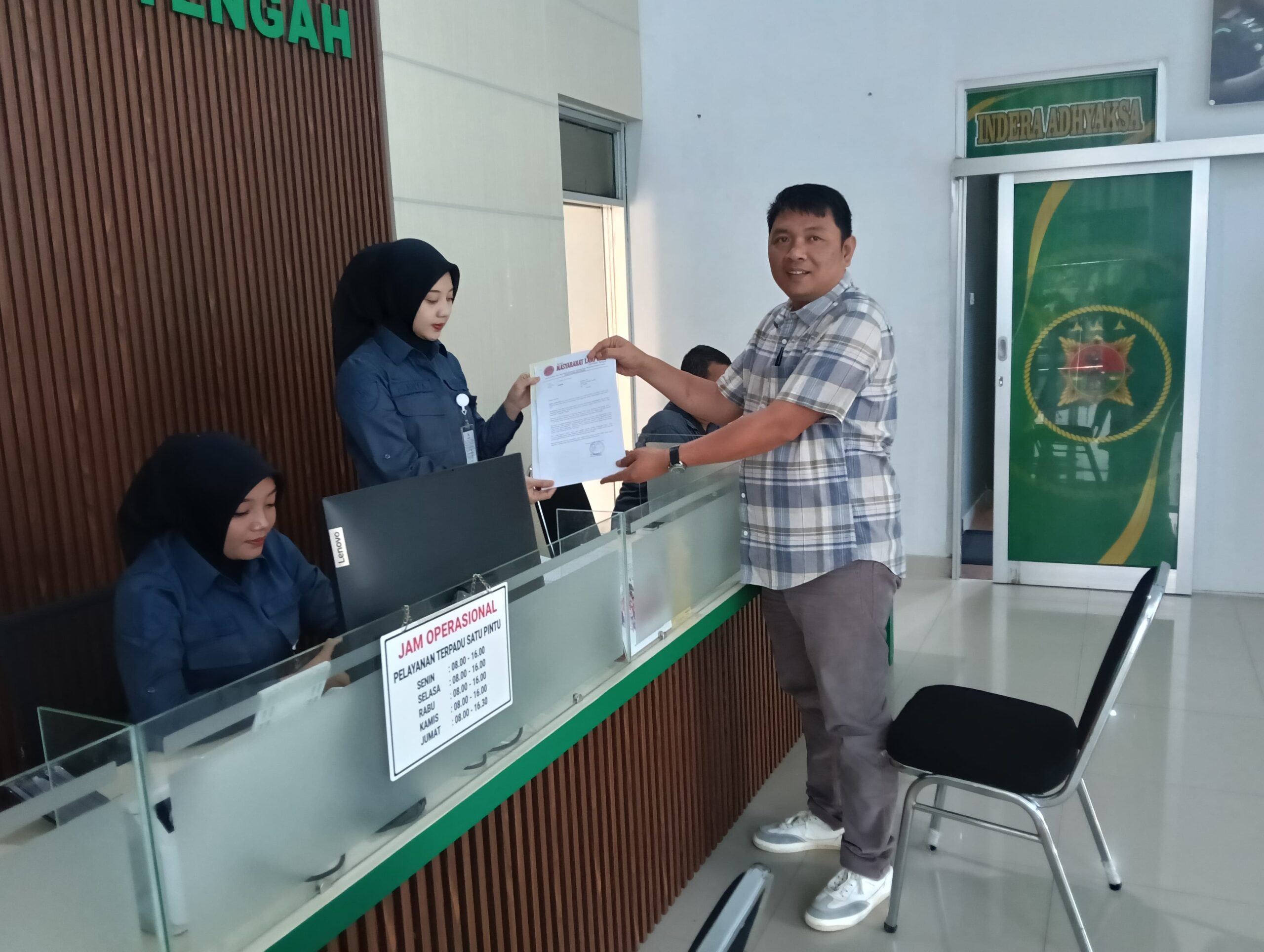 Hidayat Laporkan Dugaan Penyimpangan Dana BOS SDN 1 Rama Klandungan ke Kejari Lamteng