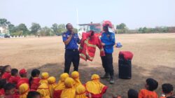 Kenalkan Fungsi Damkar Sejak Dini, Siswa TK Pagaruyung dan TK ABA Bandar Jaya Belajar Keselamatan Kebakaran Kenalkan Fungsi Damkar Sejak Dini, Siswa TK Pagaruyung dan TK ABA Bandar Jaya Belajar Keselamatan Kebakaran