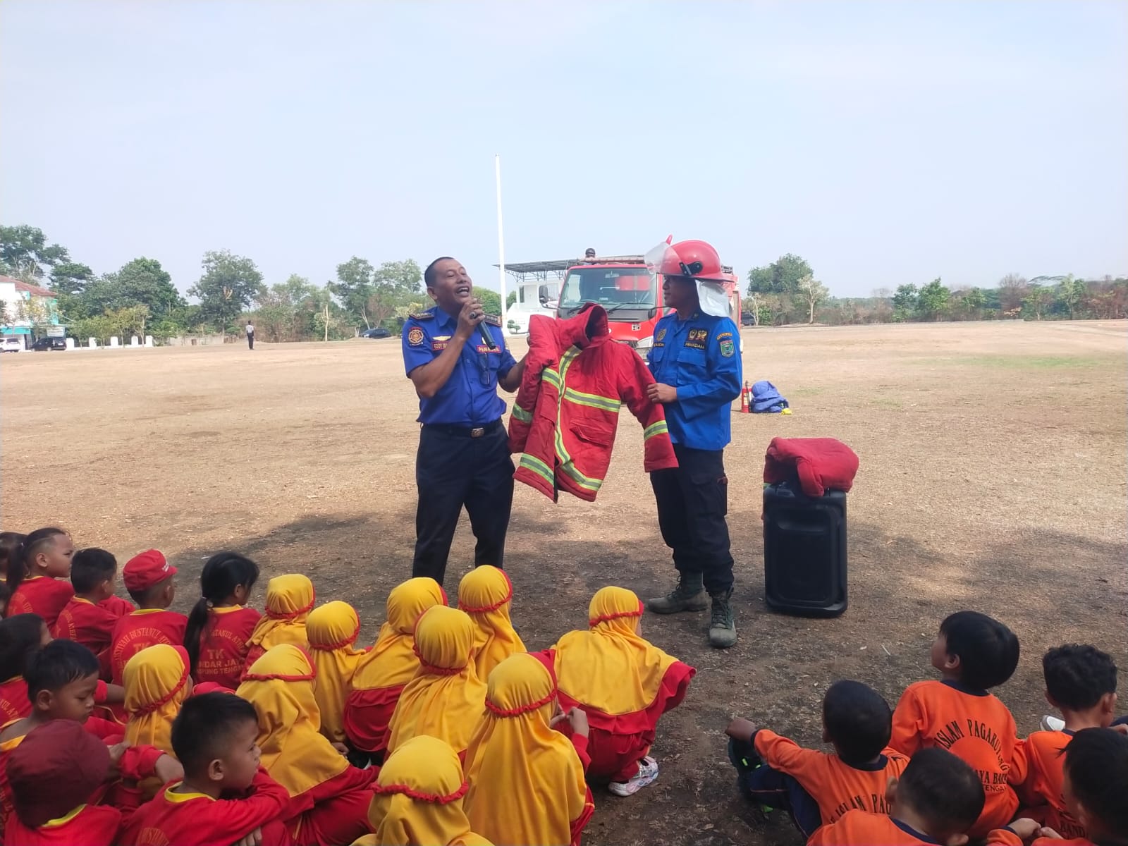 Kenalkan Fungsi Damkar Sejak Dini, Siswa TK Pagaruyung dan TK ABA Bandar Jaya Belajar Keselamatan Kebakaran